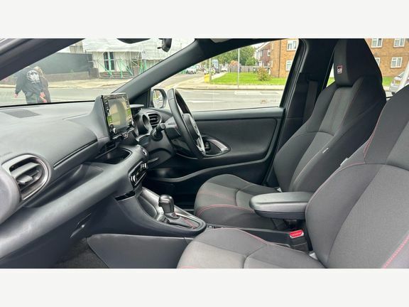 Toyota Yaris Gr Sport Grey #5