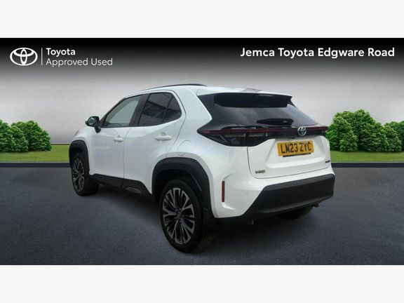 Toyota Yaris Cross Excel Fwd Pan Roof White #4