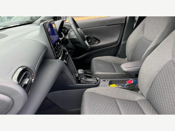 Toyota Yaris Cross Design Fwd White #5