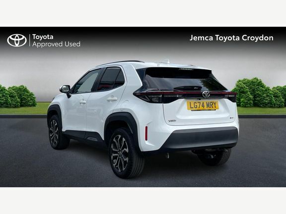 Toyota Yaris Cross Design Fwd White #4