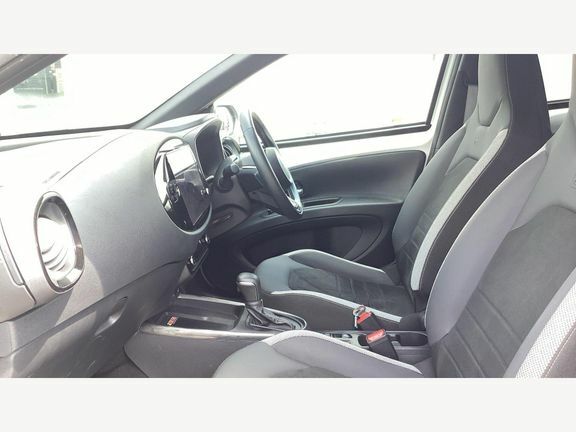 Toyota Aygo X Gr Sport White #5