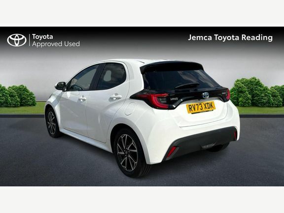 Toyota Yaris Design White #3
