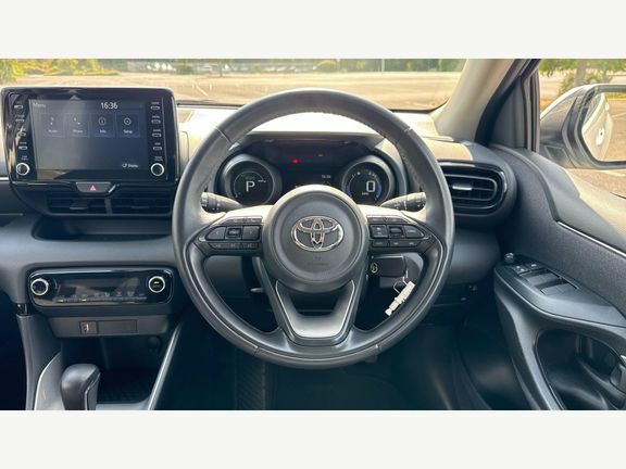 Toyota Yaris Design White #6