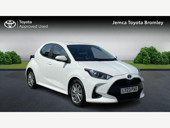 Toyota Yaris Icon White