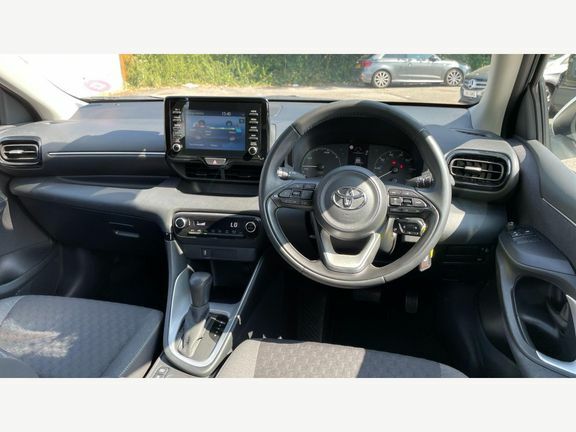 Toyota Yaris Icon White #6
