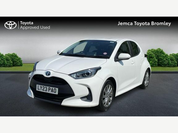 Toyota Yaris Icon White #3
