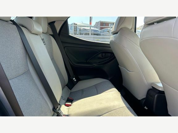 Toyota Yaris Hatchback White #7