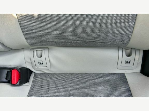 Toyota Yaris Hatchback White #13
