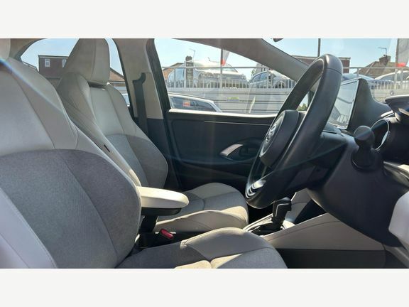 Toyota Yaris Hatchback White #11