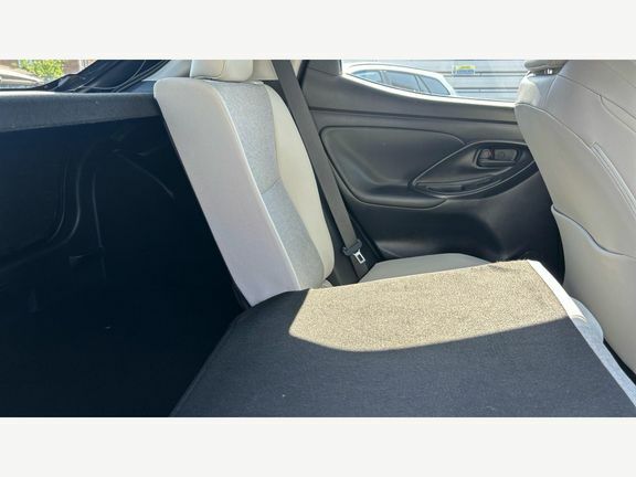 Toyota Yaris Hatchback White #17