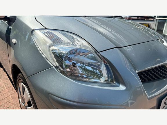 Toyota Yaris Hatchback Red #18