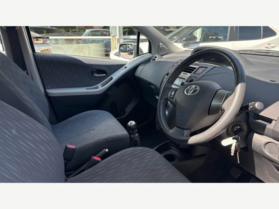 Toyota Yaris Hatchback Red #12