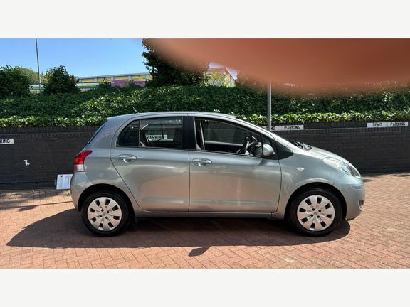 Toyota Yaris Hatchback Red #20