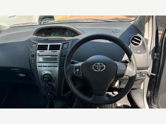 Toyota Yaris Hatchback Red #7