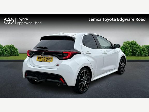 Toyota Yaris Gr Sport White #2