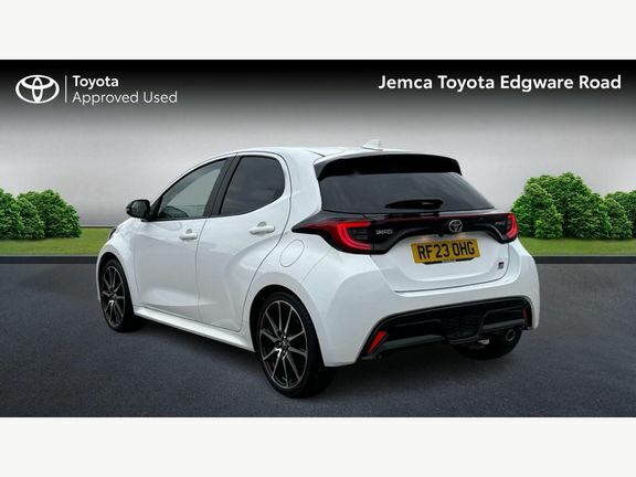 Toyota Yaris Gr Sport White #4