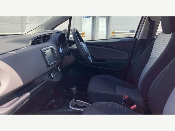 Toyota Yaris Icon Tech 1.5 Hybrid White #5