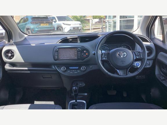 Toyota Yaris Icon Tech 1.5 Hybrid White #6