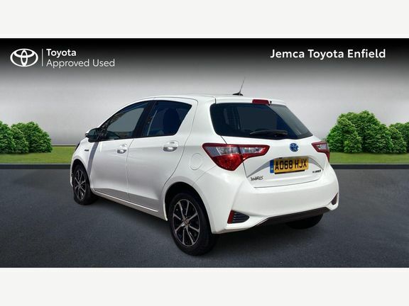 Toyota Yaris Icon Tech 1.5 Hybrid White #4