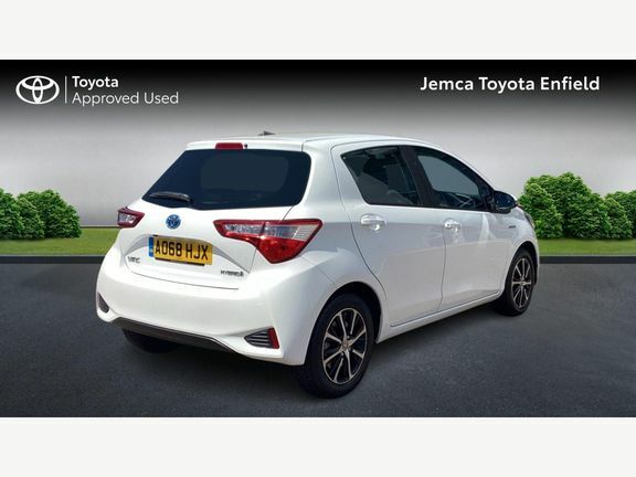 Toyota Yaris Icon Tech 1.5 Hybrid White #2