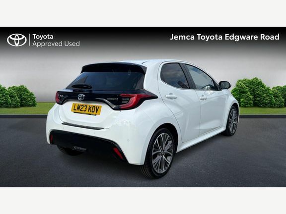 Toyota Yaris Excel White #2