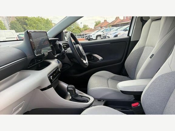Toyota Yaris Excel White #5