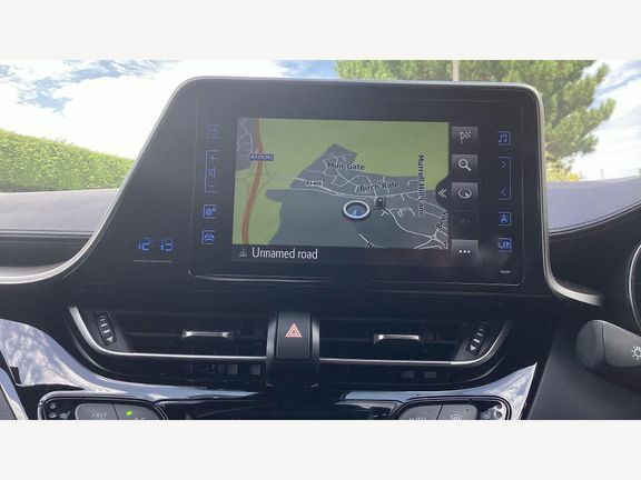 Toyota C-Hr 1.8 Dynamic 122 Bhp White #9