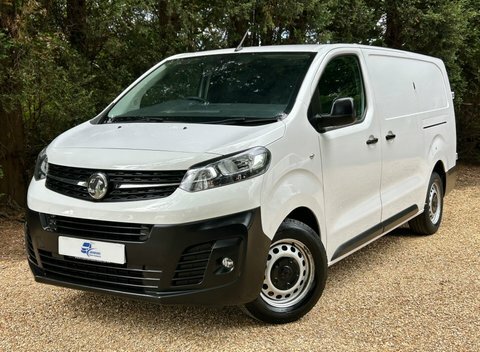 Vauxhall Vivaro Dynamic 2900 L2 AK22NWP White