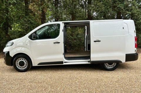 Vauxhall Vivaro Dynamic 2900 L2 AK22NWP White #3