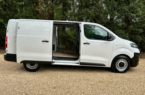 Vauxhall Vivaro Dynamic 2900 L2 AK22NWP White #4