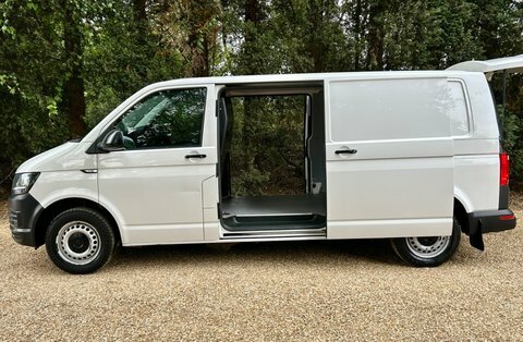 Volkswagen Transporter Startline 4Motion T32 AJ19KJY White #3