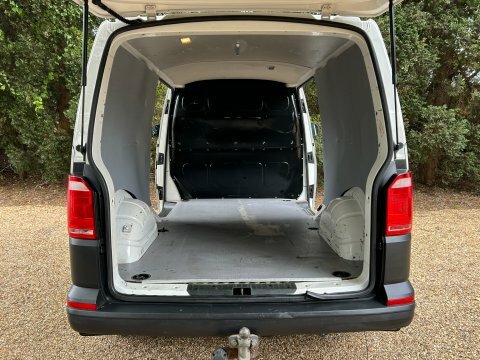Volkswagen Transporter Startline 4Motion T32 AJ19KJY White #5