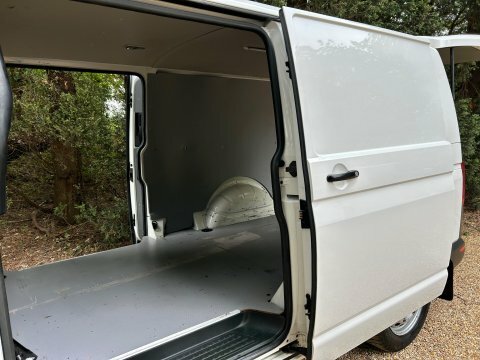 Volkswagen Transporter Startline 4Motion T32 AJ19KJY White #6