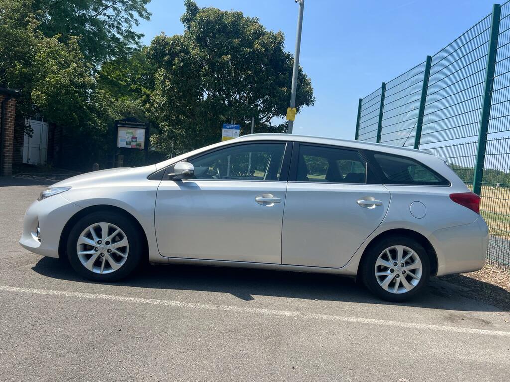 Toyota Auris Petrol Silver #5
