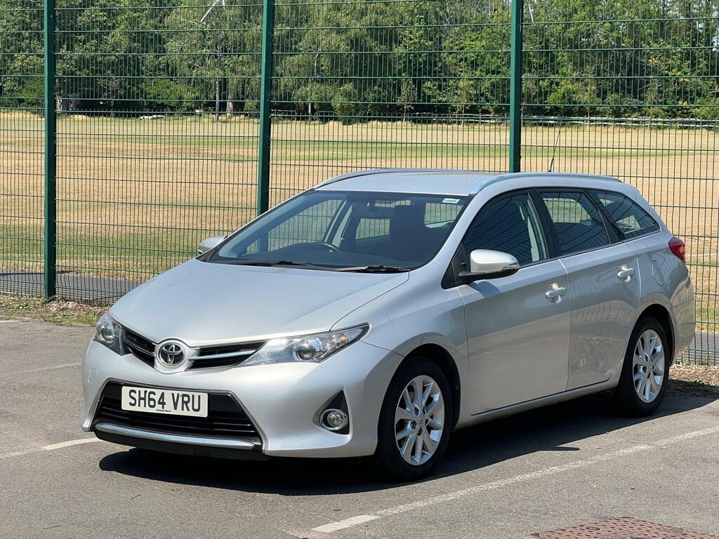 Toyota Auris Petrol Silver #3