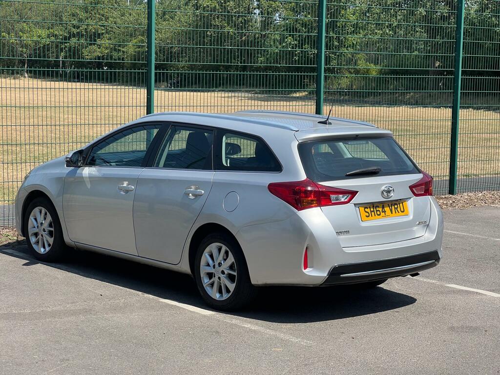 Toyota Auris Petrol Silver #4