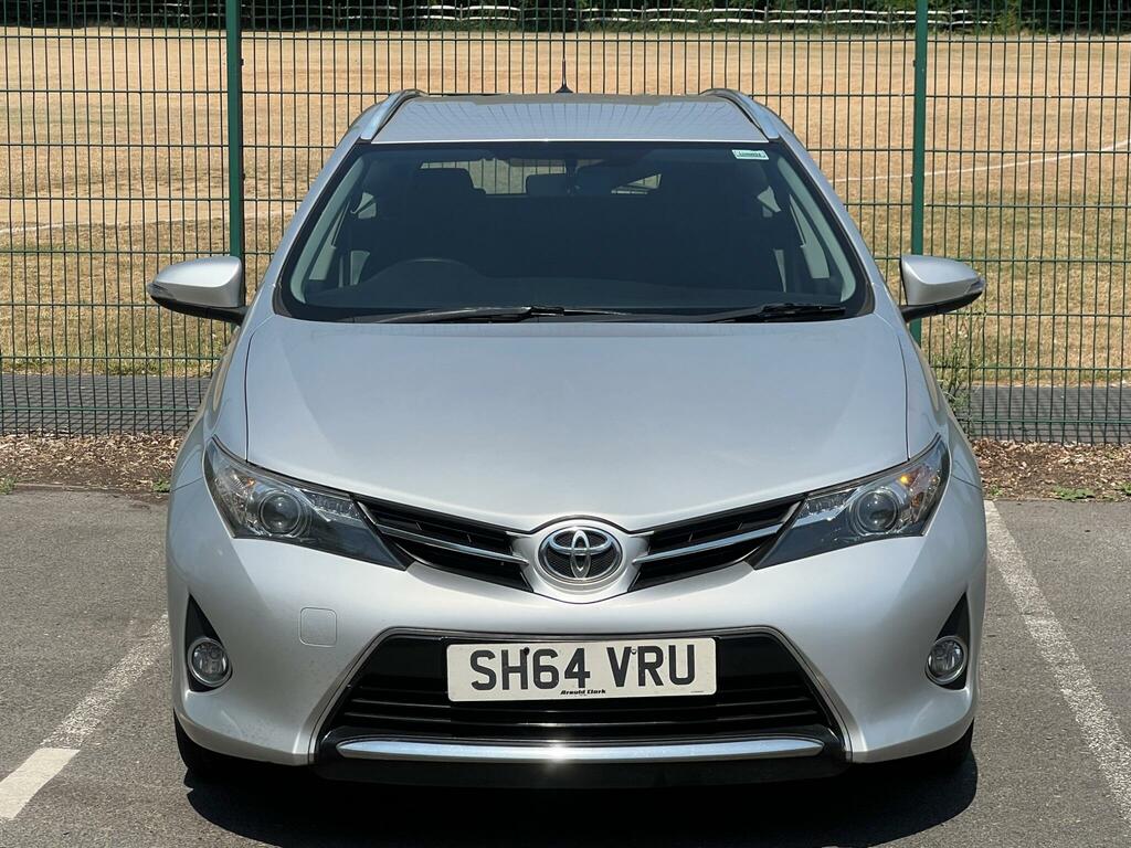 Toyota Auris Petrol Silver #2