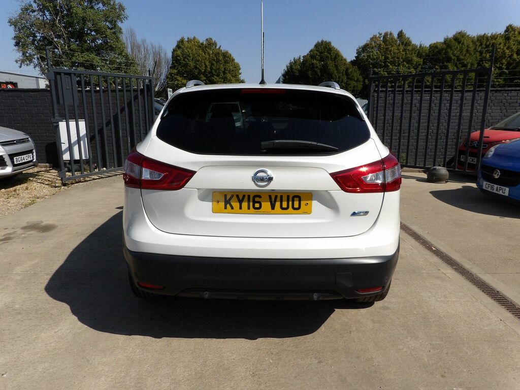 Nissan Qashqai 1.5 Dci N-connecta Suv 2Wd Euro White #5