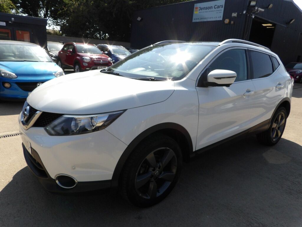 Nissan Qashqai 1.5 Dci N-connecta Suv 2Wd Euro White #3
