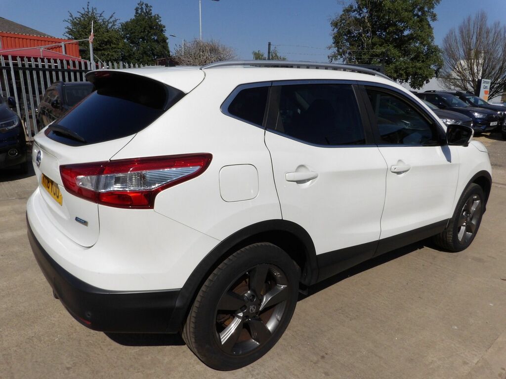 Nissan Qashqai 1.5 Dci N-connecta Suv 2Wd Euro White #6