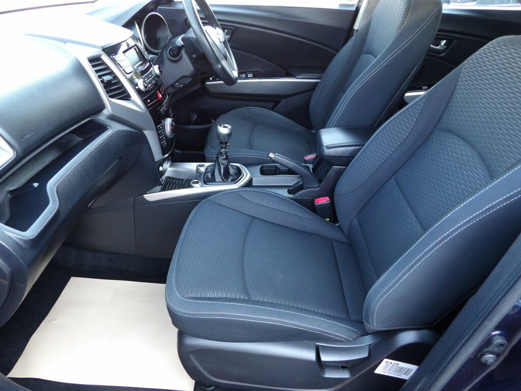 SsangYong Tivoli Suv White #7