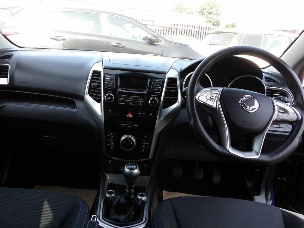 SsangYong Tivoli Suv White #10