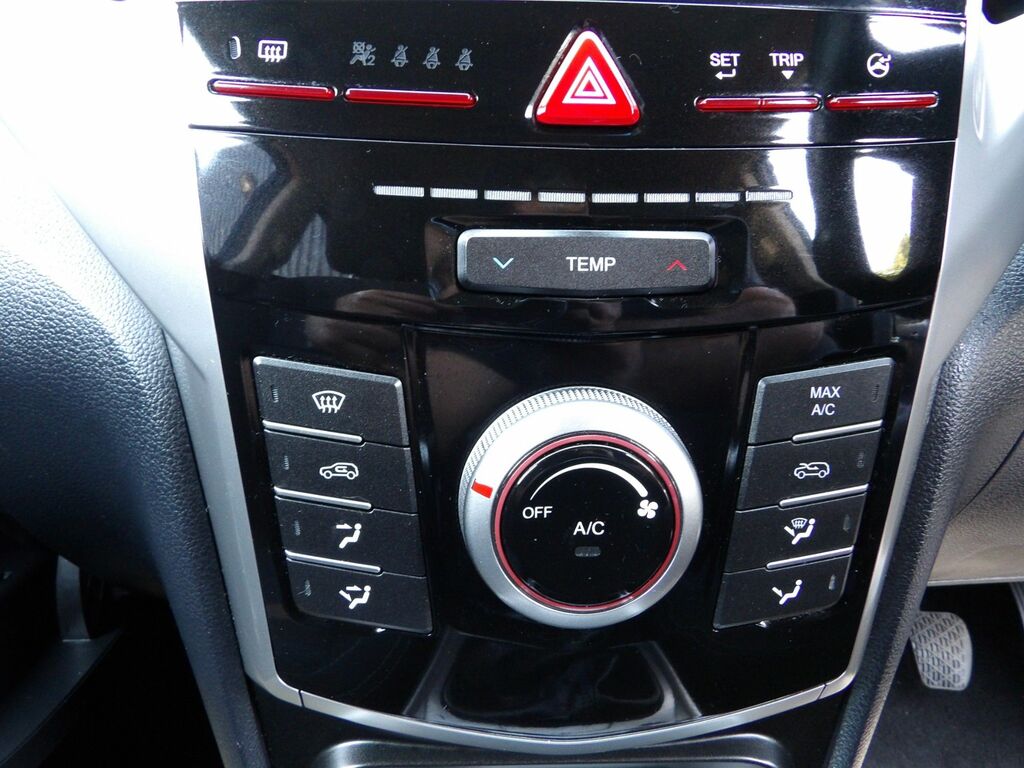 SsangYong Tivoli Suv White #12