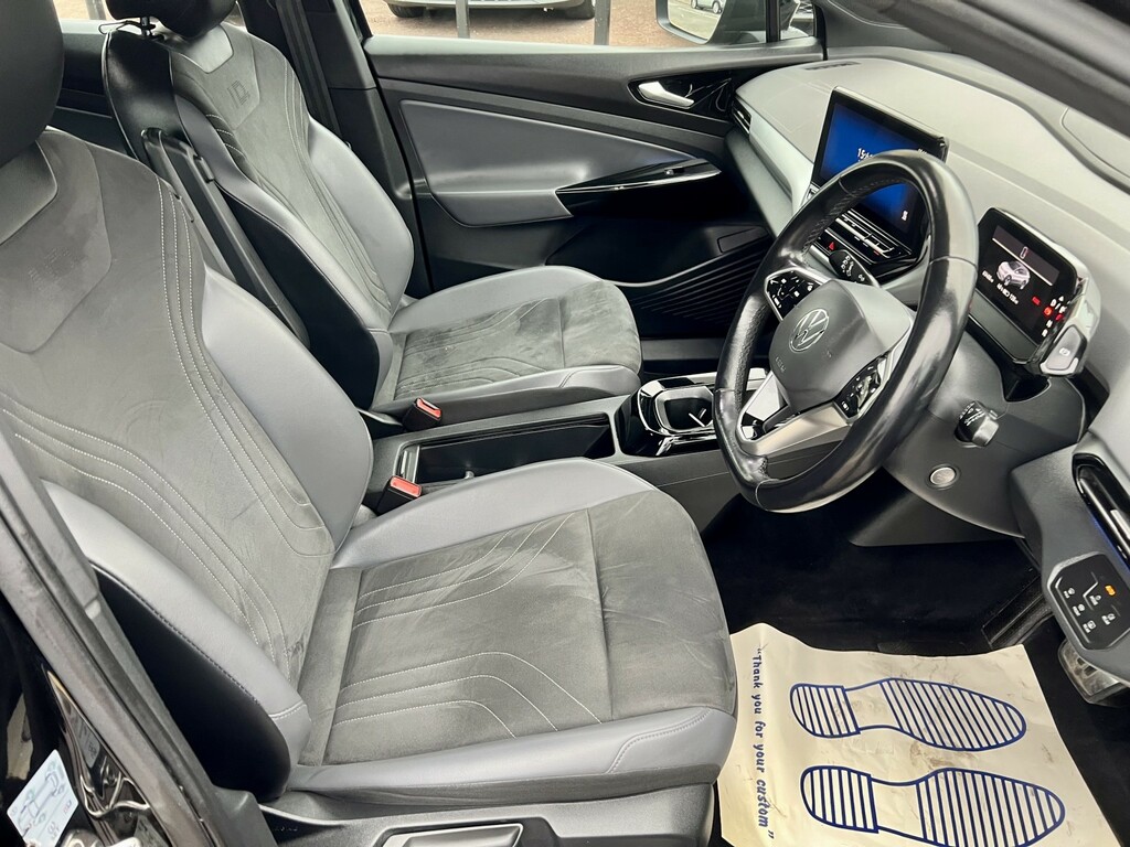 Volkswagen ID.4 Suv White #24