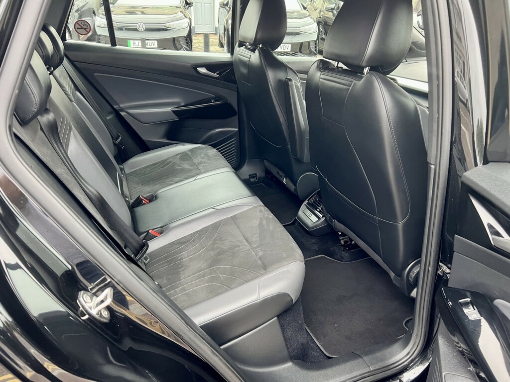Volkswagen ID.4 Suv Pro 77Kwh Life 202272 Black #4