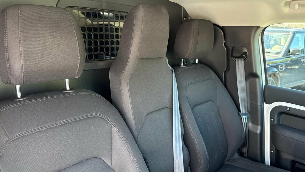 Land Rover Defender 3.0 D250 Mhev Hard Top Suv 4Wd Mwb PE71VWH White #4