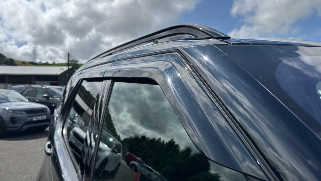Land Rover Discovery 3.0 D300 R-dynamic Hse Black #24