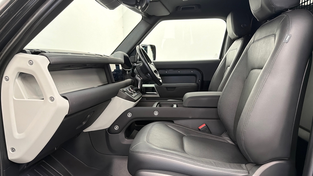 Land Rover Defender 3.0 D300 X-dynamic S 7-Seat Black #32