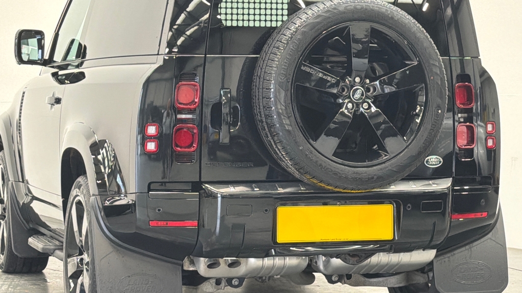 Land Rover Defender 3.0 D300 X-dynamic S 7-Seat Black #49