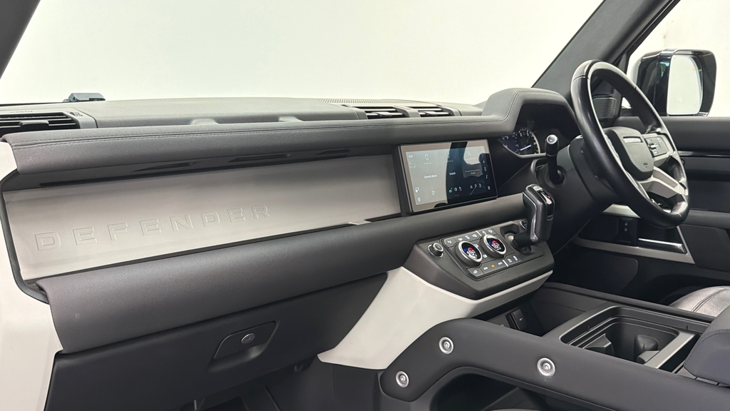 Land Rover Defender 3.0 D300 X-dynamic S 7-Seat Black #31
